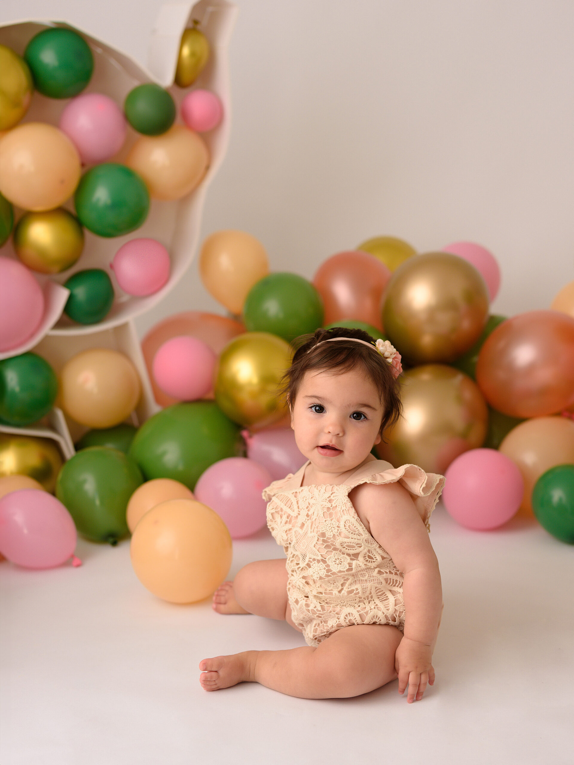 Babyfotografie in Kiel – fröhliches Babyshooting mit Ballons von Elena Melnikova