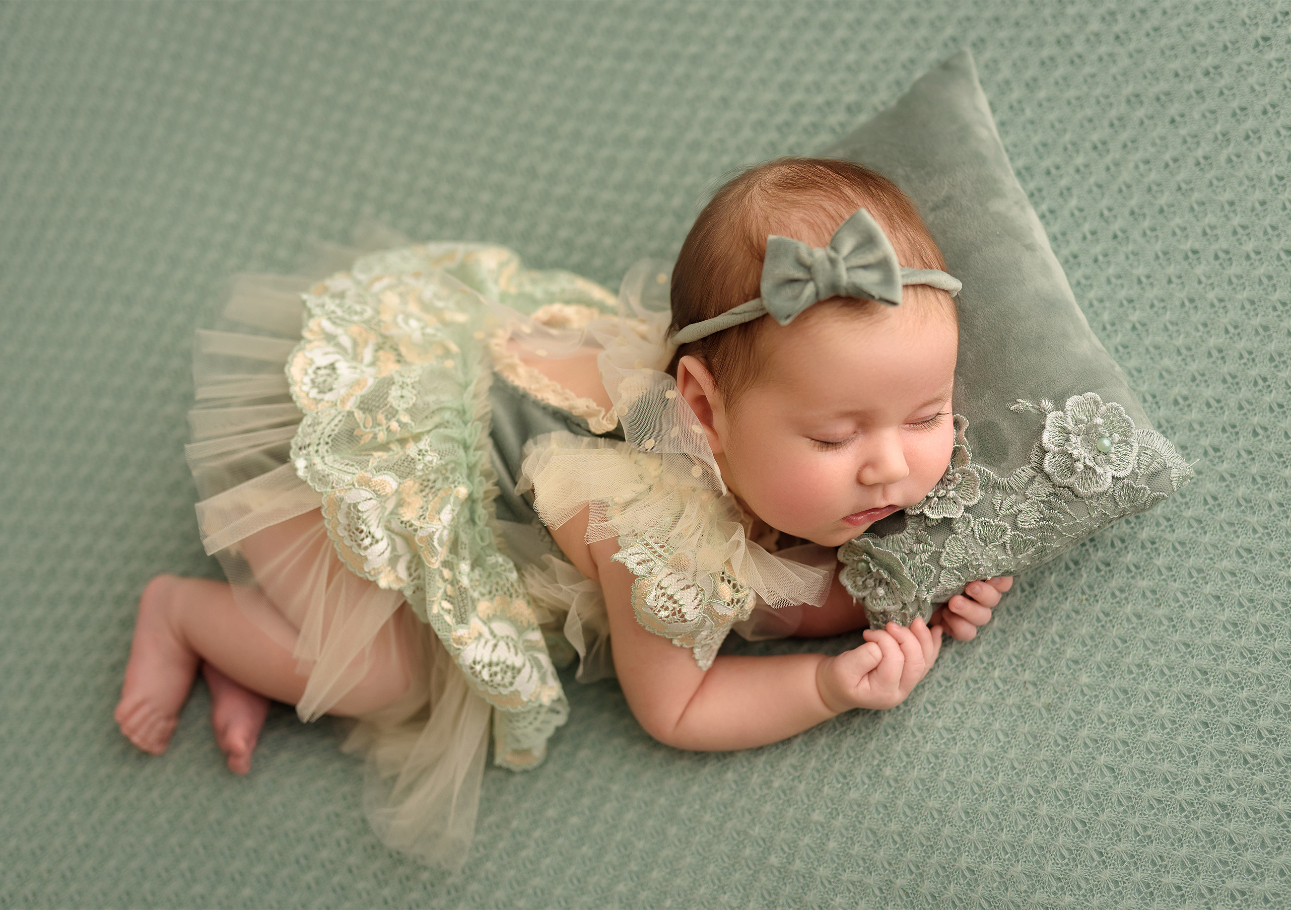 Neugeborenenfotografie in Kiel – natürliches Babyfoto im Studio von Elena Melnikova