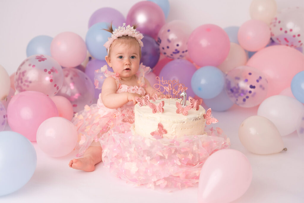 Cake Smash Fotoshooting in Kiel – Baby feiert den ersten Geburtstag mit dem ersten Tortenmoment